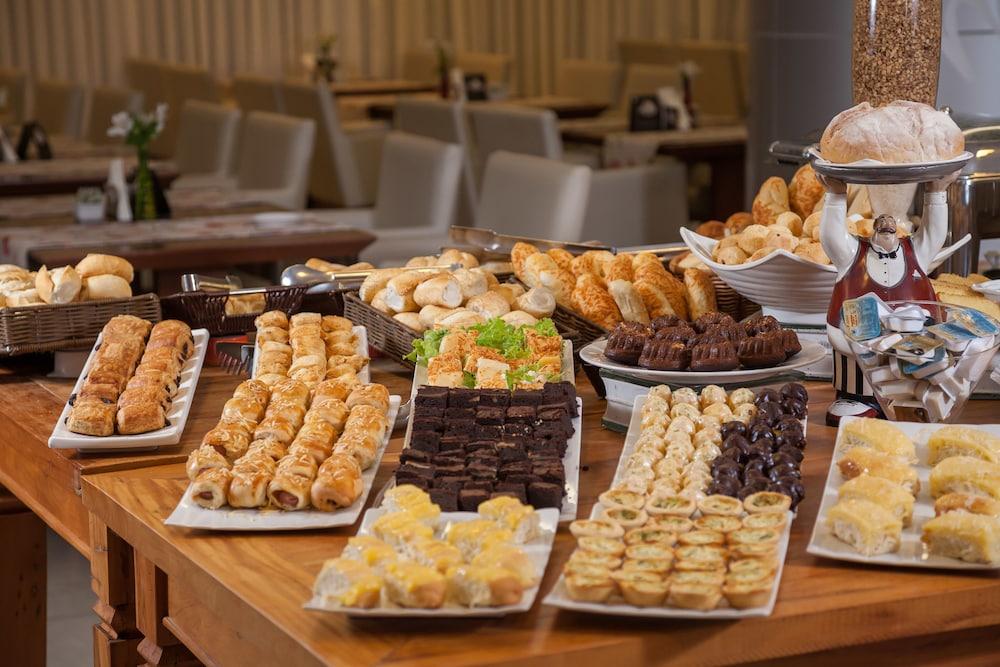 Ramada By Wyndham Macae Hotel & Suites מראה חיצוני תמונה
