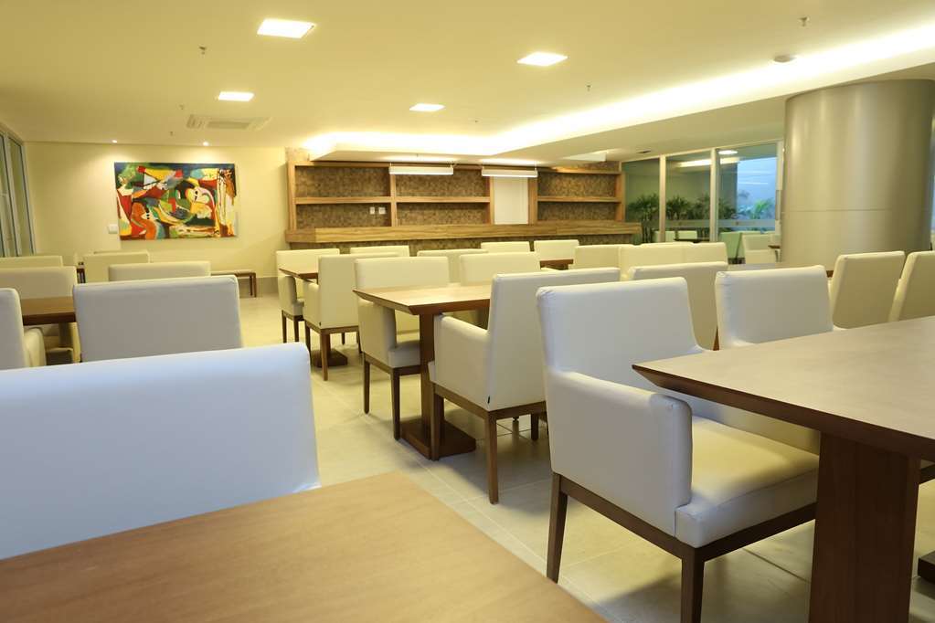 Ramada By Wyndham Macae Hotel & Suites מסעדה תמונה